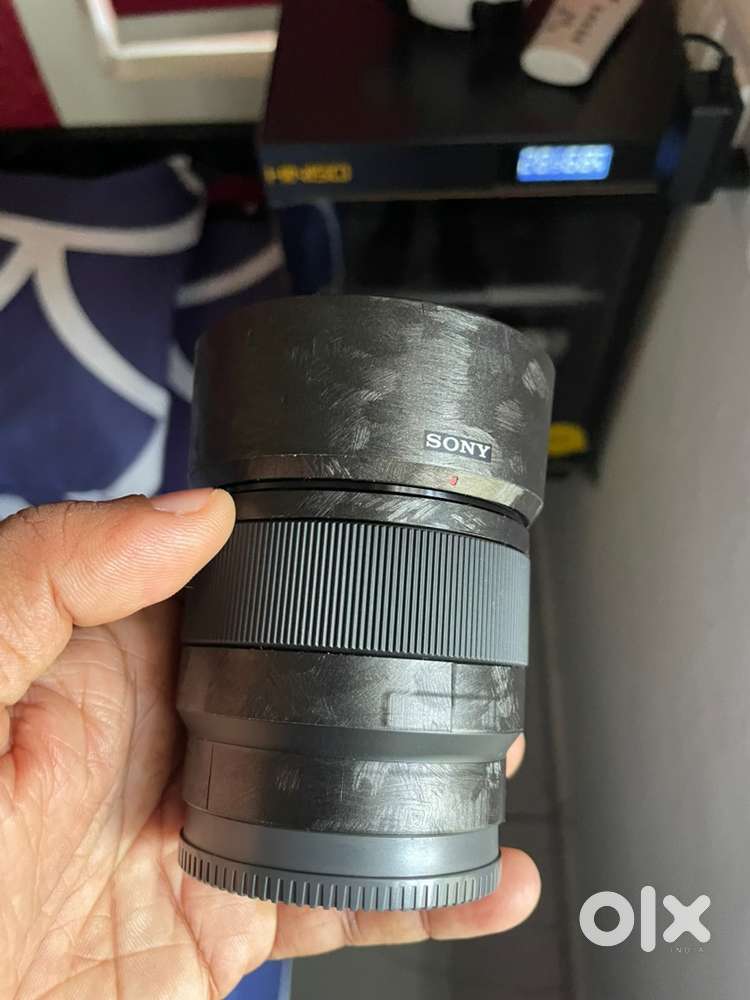 Sony 50mm f1.8 with capes forged carbon skin applied