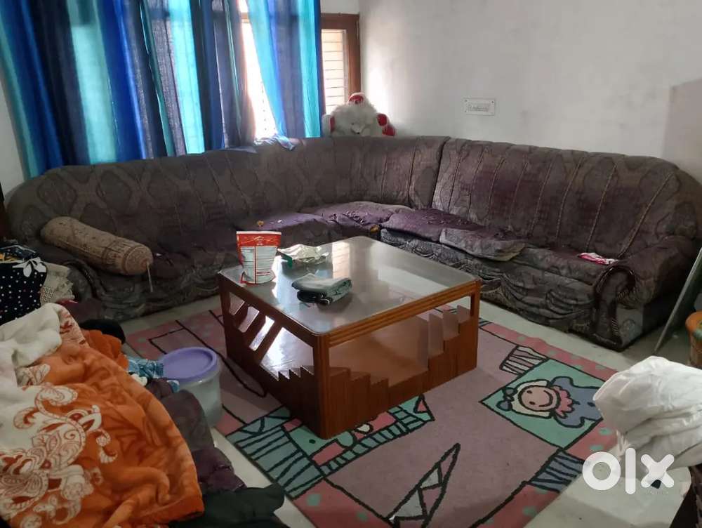 9 seater L shape, corner Sofa with table