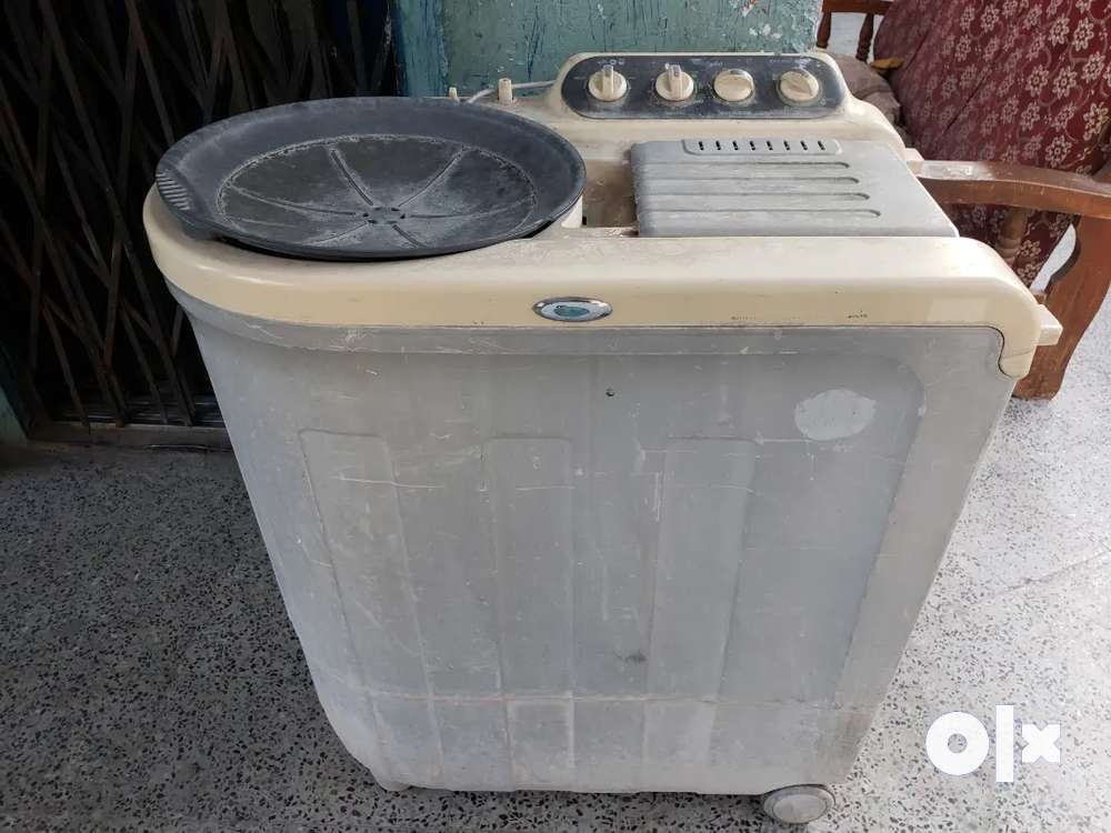 LG semi Automatic washing Machine