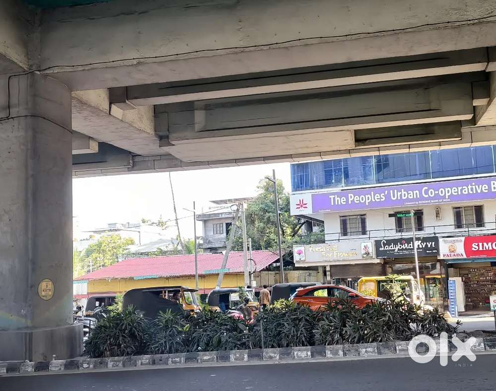 Prime Commercial land for sale in Kadavanthra