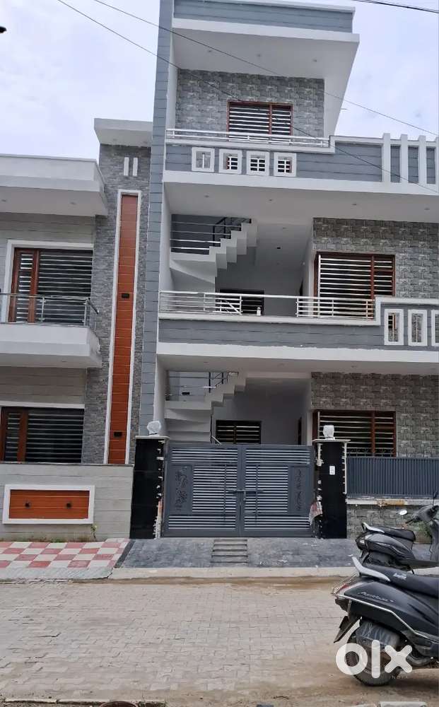 House for sale 4 BHK 4 bath corner kothi East facing  near 200 ft road