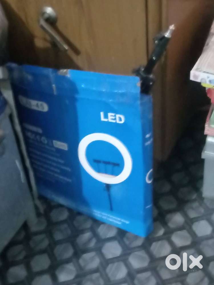 Ringlight,18 inch with stand and tripod and booyah mic also available,