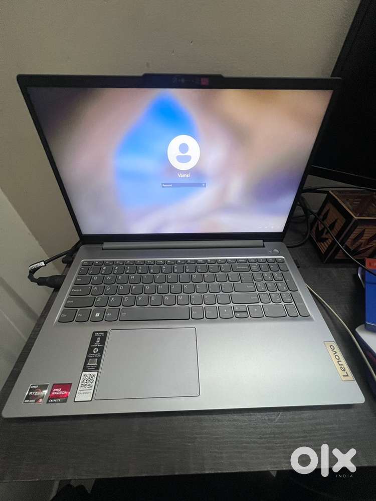 Lenovo AMD RYZEN 5 565U 8GB RAM 512GB SSD