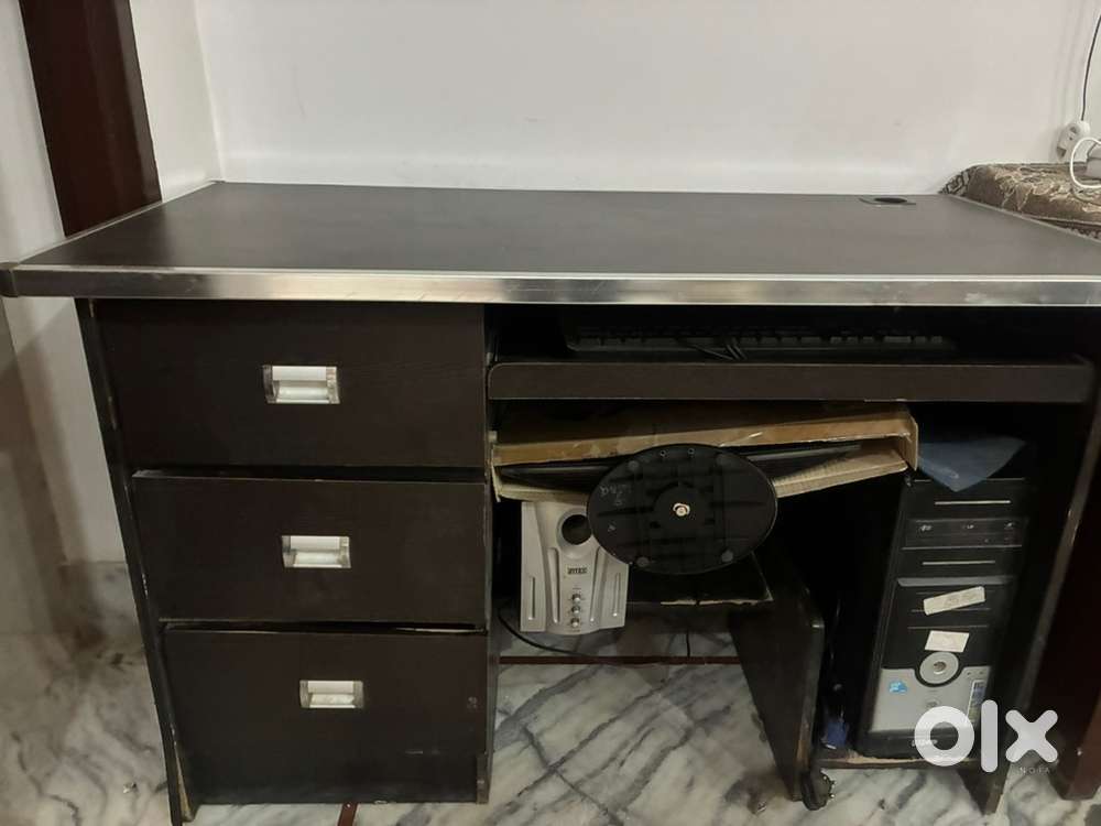 Computer Table for Sell (Price- Rs. 5000)