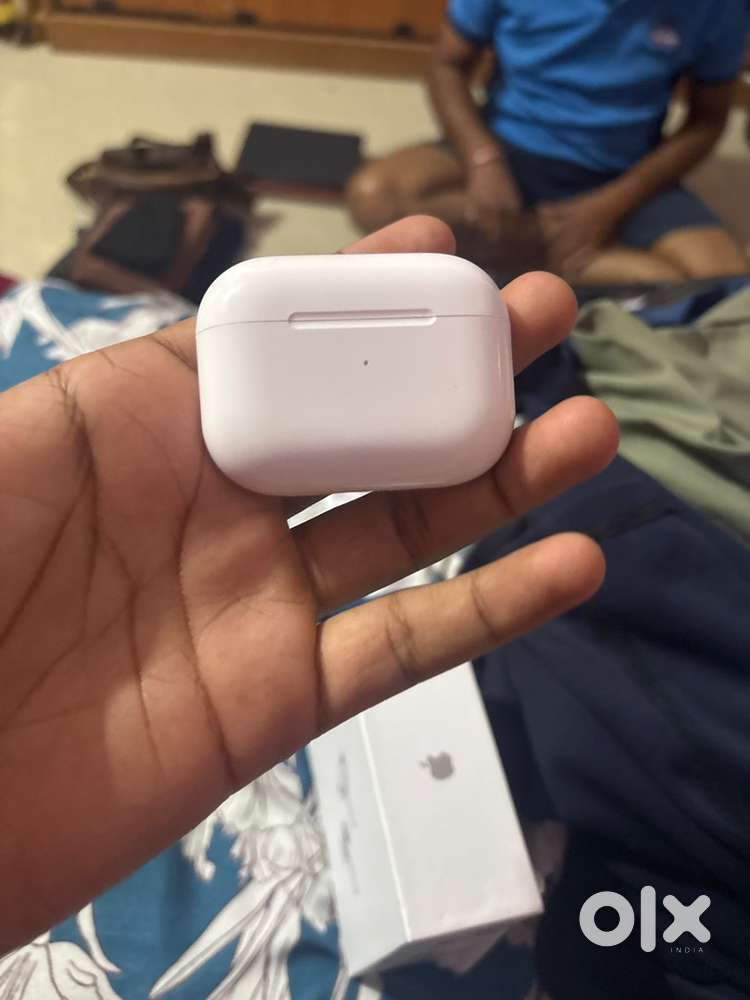 Air Ports Pro 2  c type (5months) used need urgent money