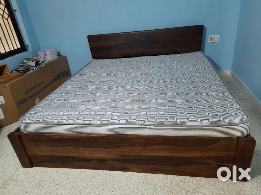 Solid wood storage structure with footboard king size..