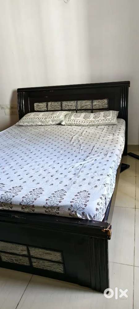 Queen size wooden bed