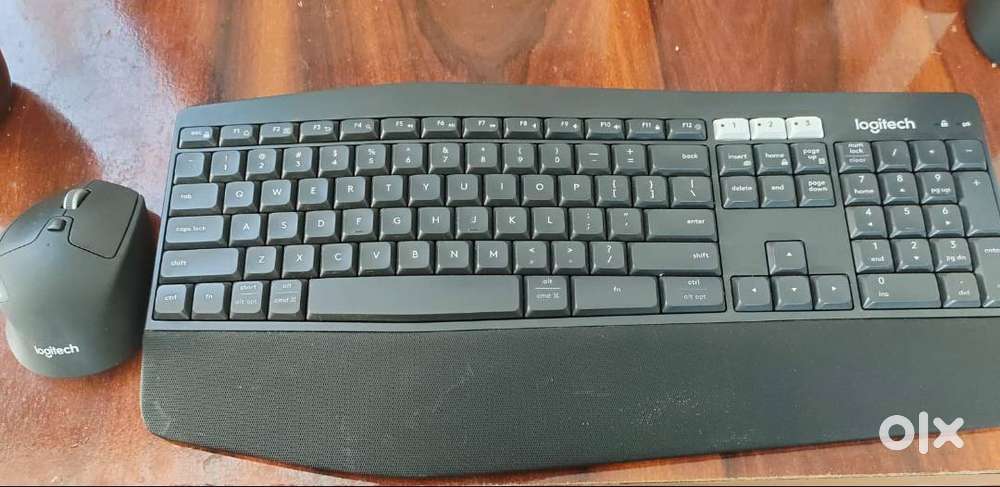 Logitech MK850 Multi-Device Wireless Keyboard and Mouse Set