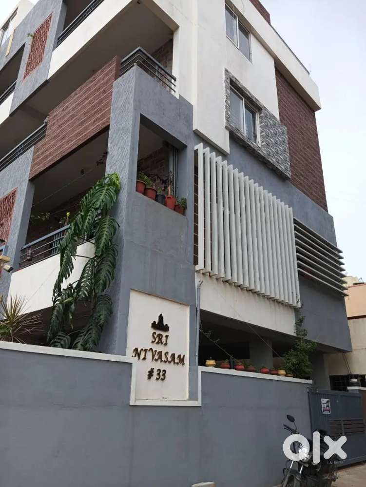 Huge car nd bike parking.suitable for families nd bachelors