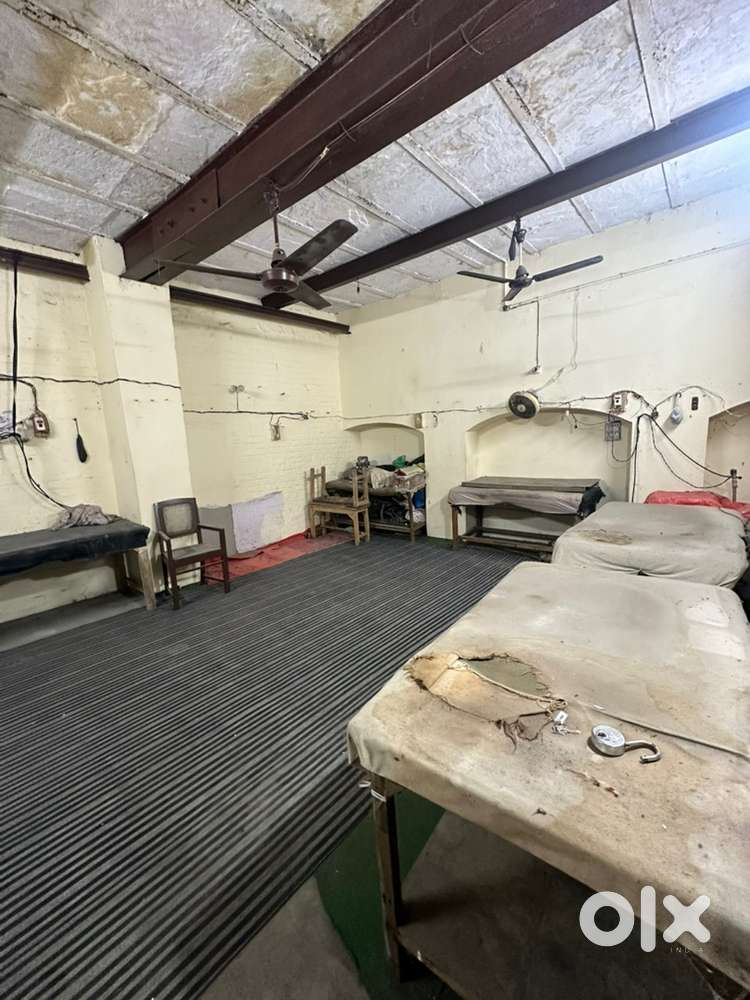 Commercial Godown in Daryaganj! (Registry Property)