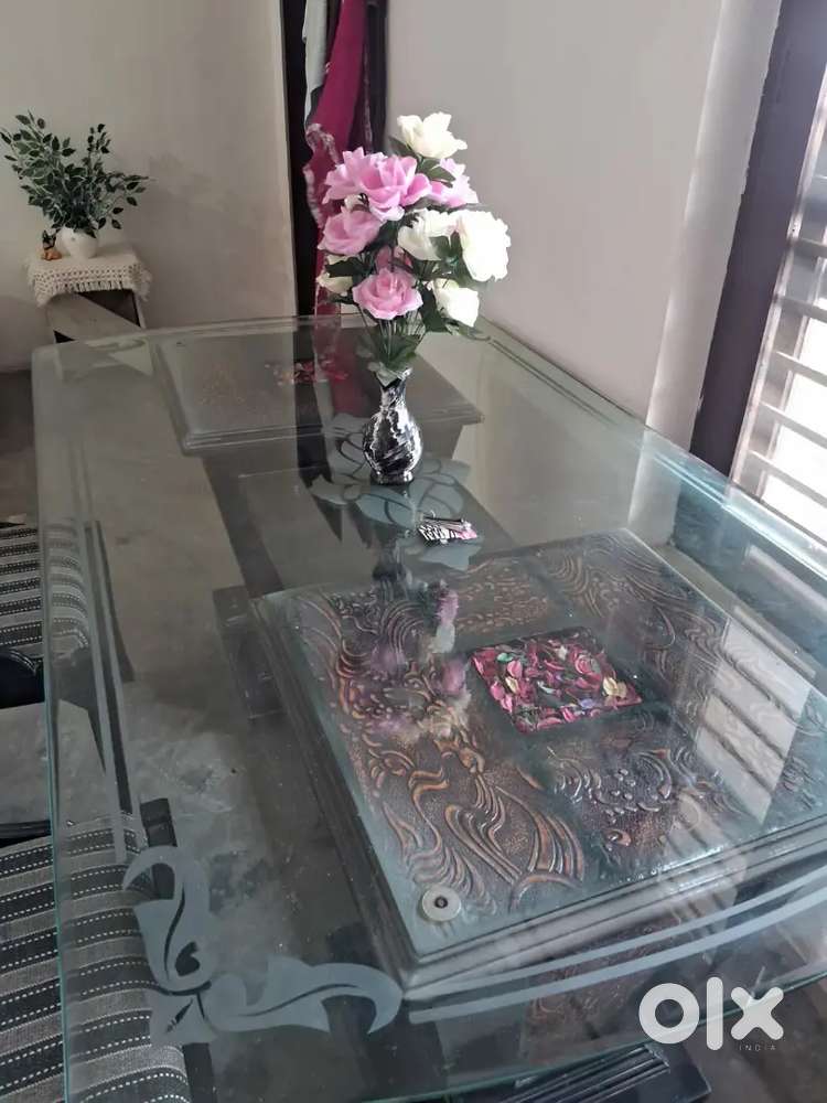 Dining table +6 chairs