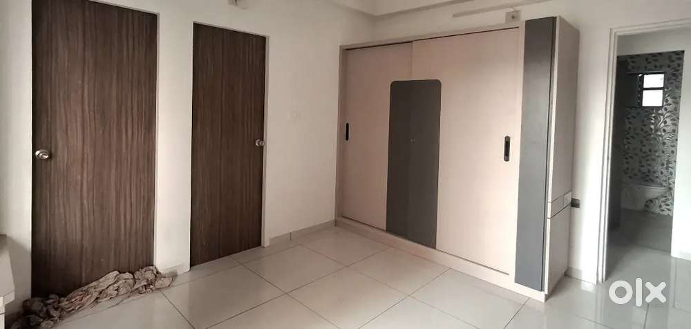 Sevasi canal road gotri ,ergent sell,prise negotiable