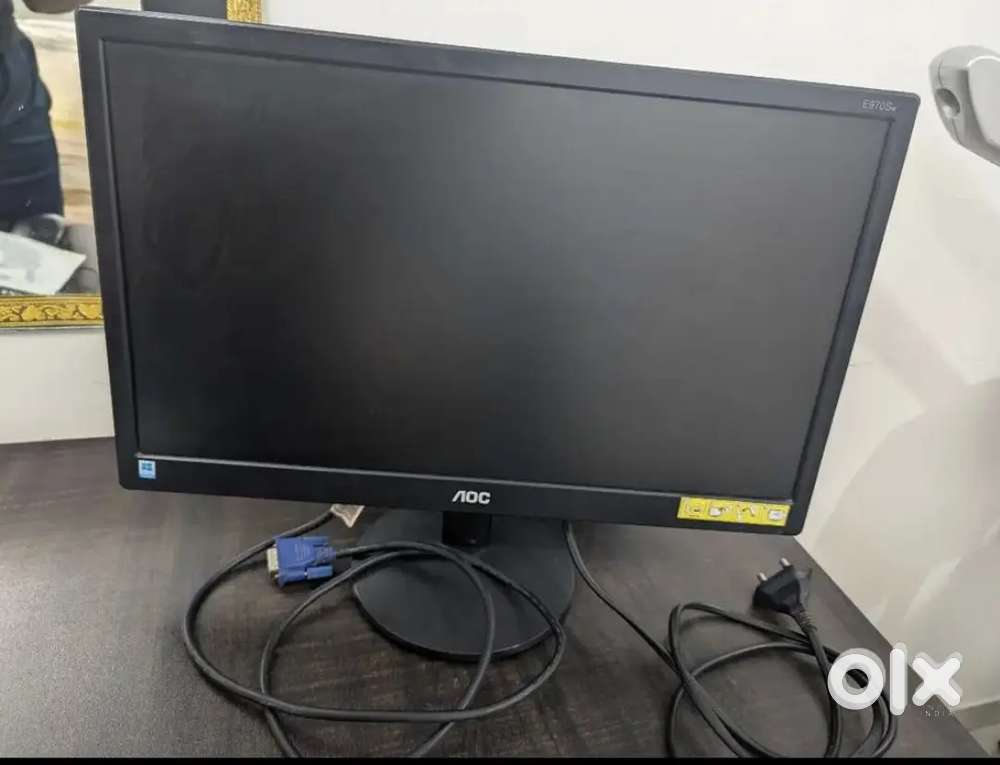 AOC Monitor 19 inch & Bluetooth Speaker