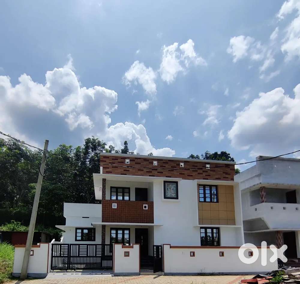 Ernakulam Thiruvaniyoor house for sale