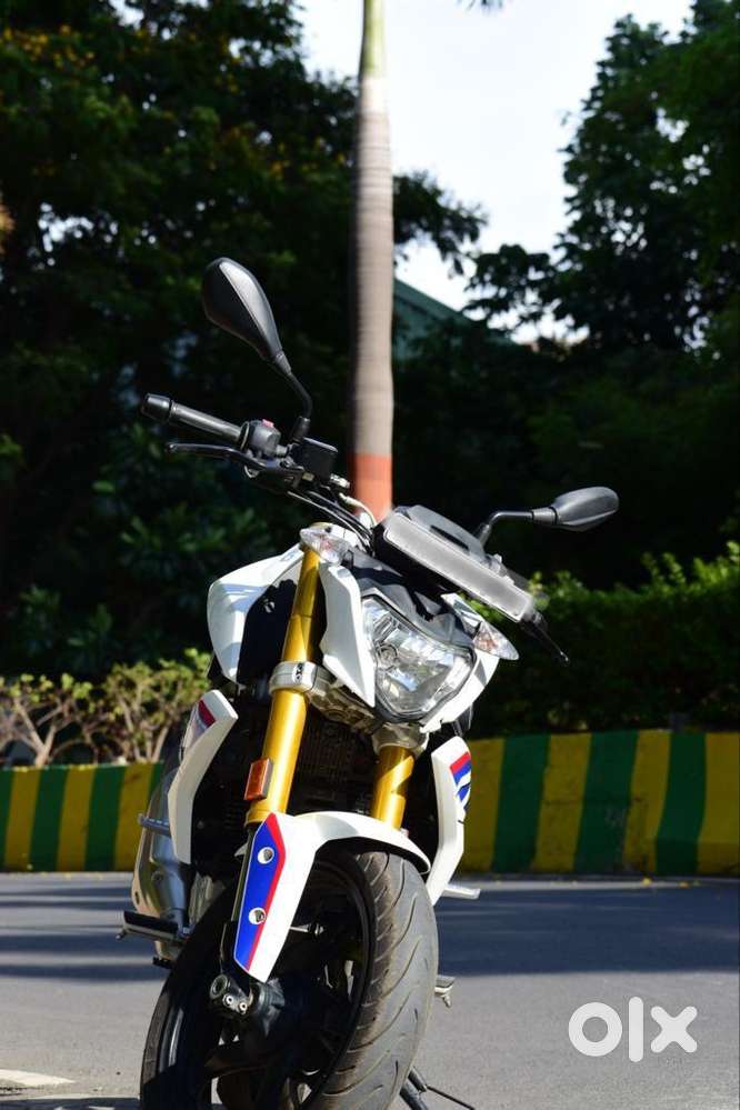 BMW G 310R Pearl White