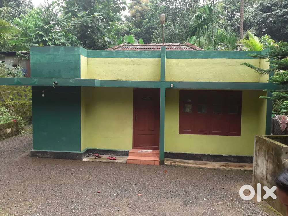 കോഴഞ്ചേരി ടൗണിൽ നിന്നും ഒന്നര കിലോമീറ്റർ ദൂരത്തിൽ ചെറിയവീട് വാടകയ്ക്ക്