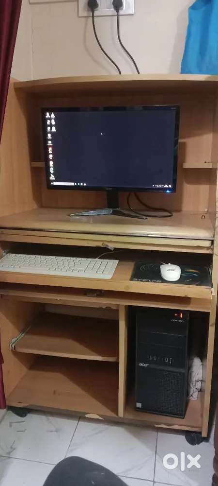 Acer Desktop With Shelve