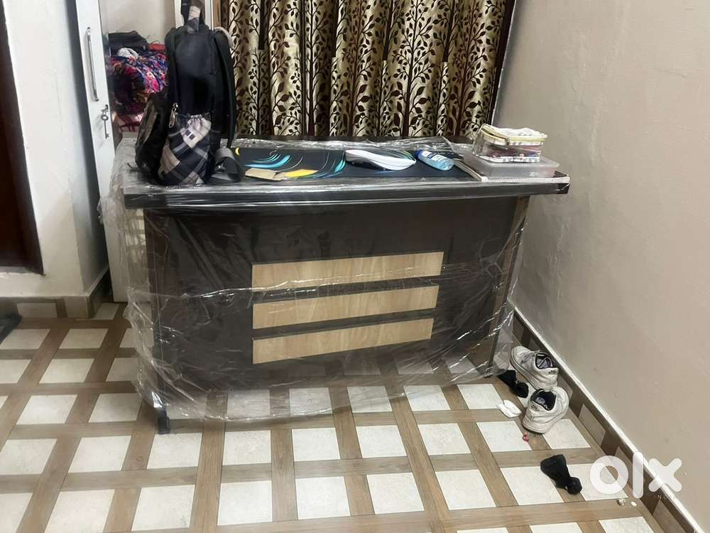 Computer or counter table