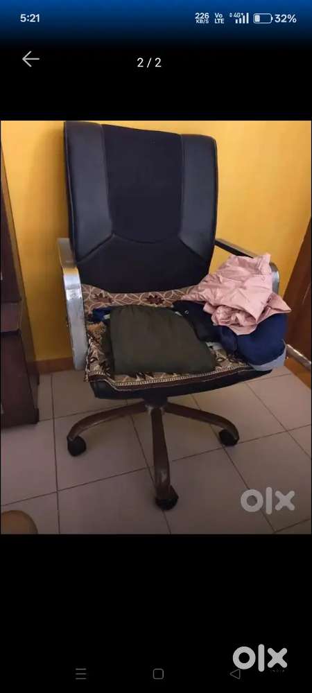 Best condition revolving chair