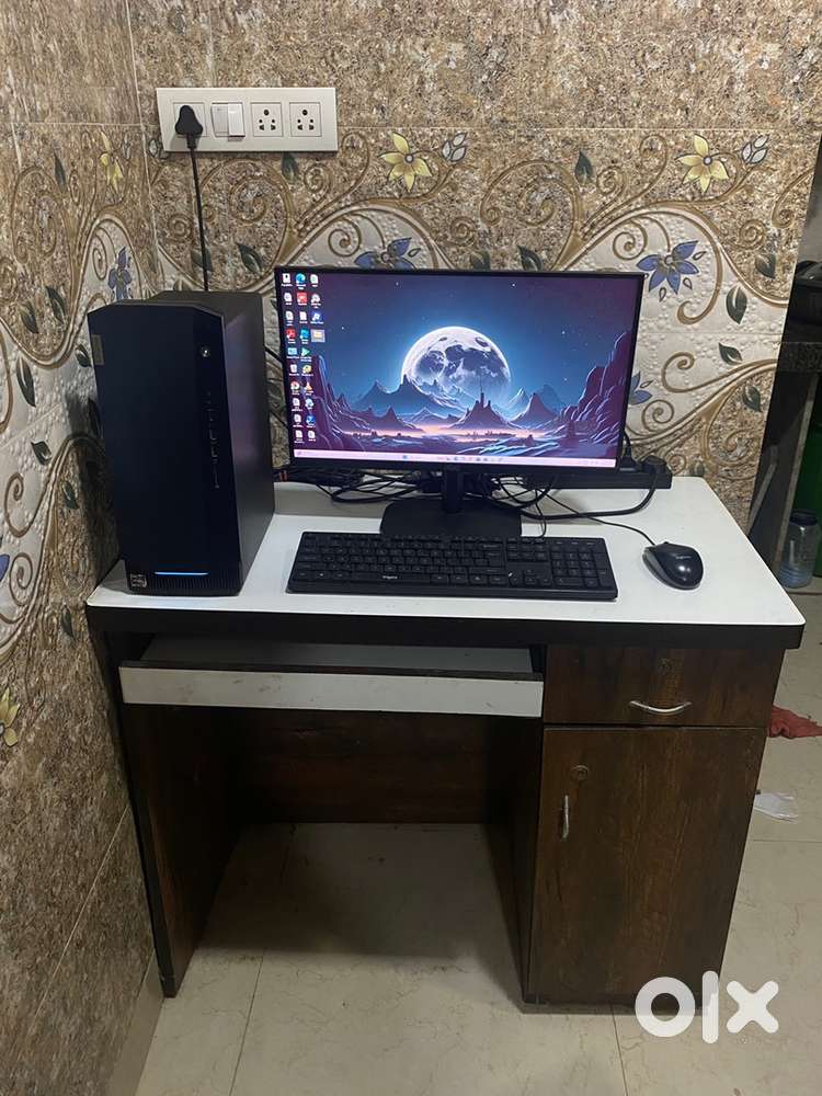 Full Computer setup with table