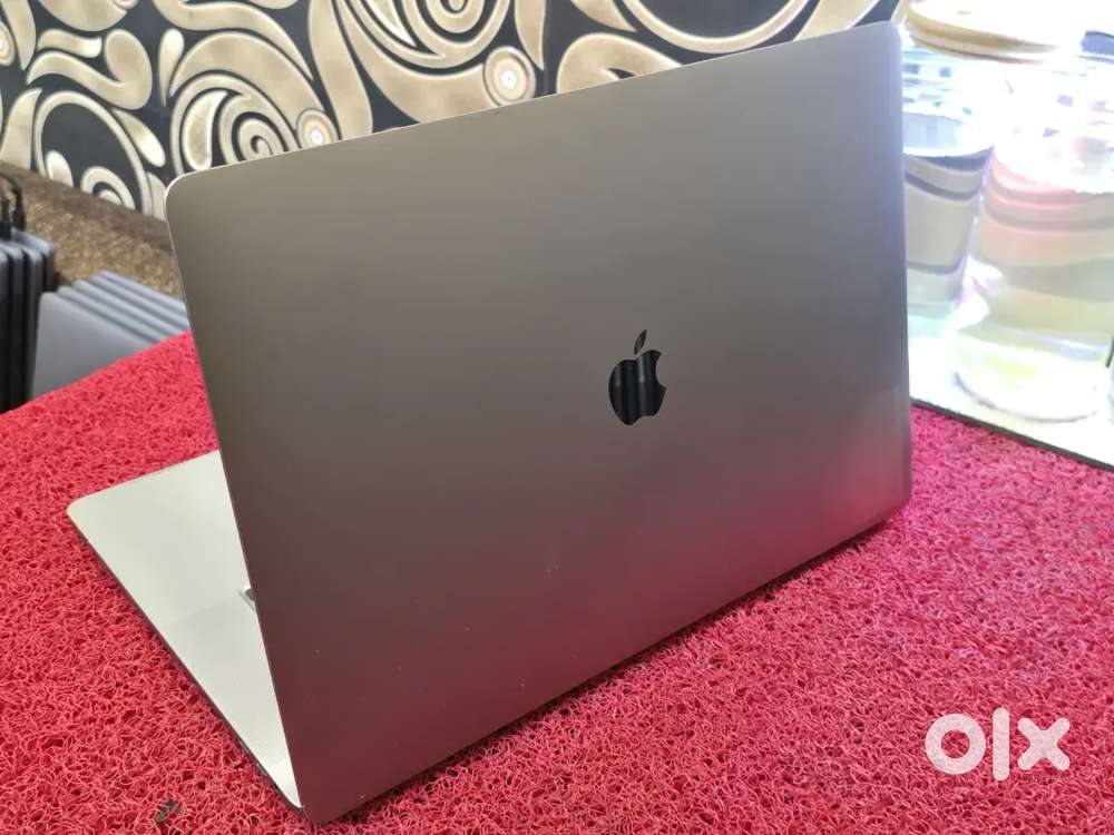 Apple Macbook Pro 2020 i7 16gb 512gb 5.5gb Graphics 16inch Retina