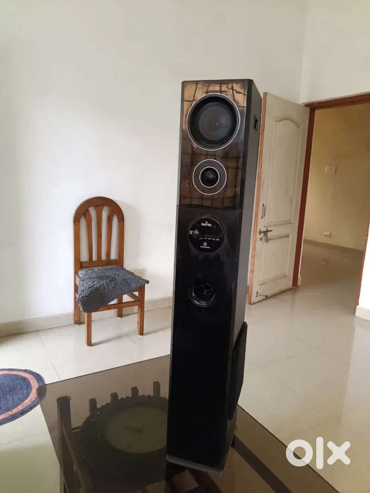 Bluetooth tower speaker