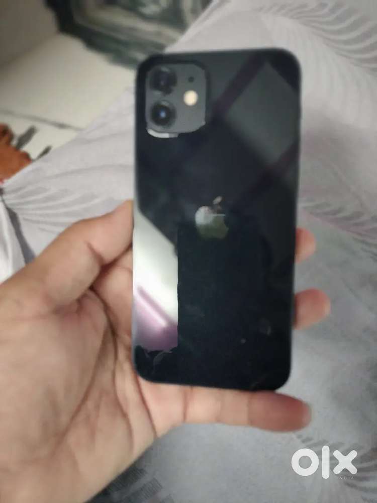 iPhone 12 phone 64 gb in good condition.. battery capacity 82%