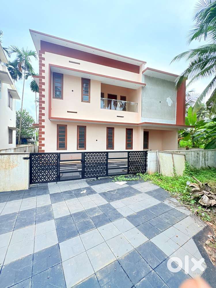 Vellimadukunnu 4.75 Cent 4 Bed New House