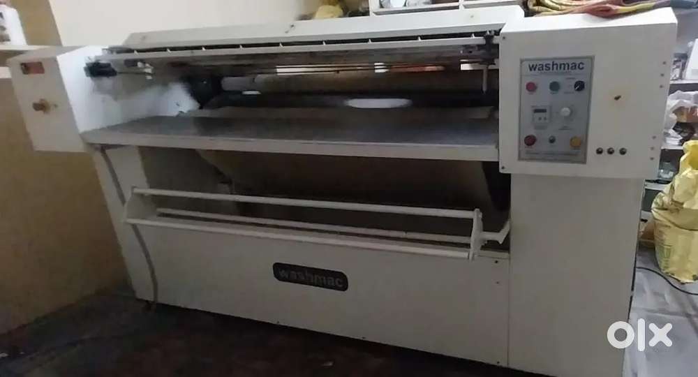 Saree rolling machine