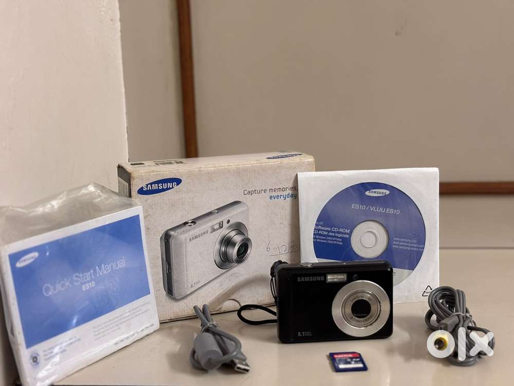 SAMSUNG ES10 Digital camera 8.1 mega pixel with memory card