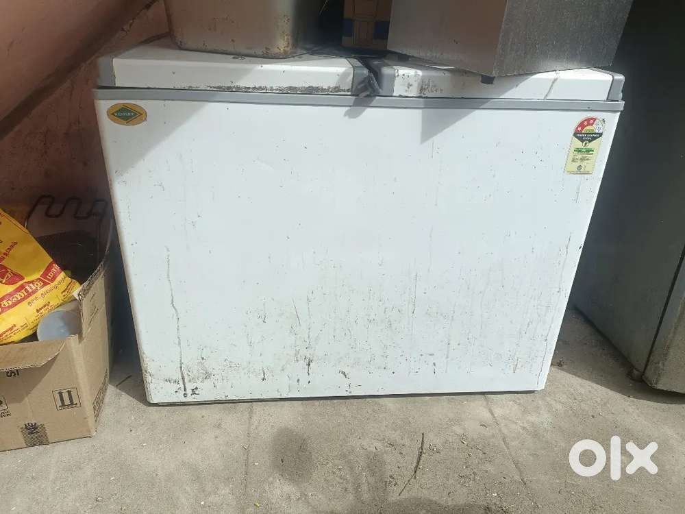 Double door freezer 270 ltr