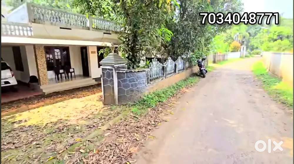 Angamaly Chempannoor 21 cent 1000 sqft 3 bhk old house for sale
