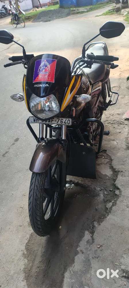 Honda CB SHINE 125 (disc) in top notch condition, less used.