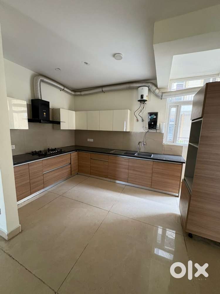 3 BHK Semi Furnished Owner Free Flat For Rent Green Lotus Saksham