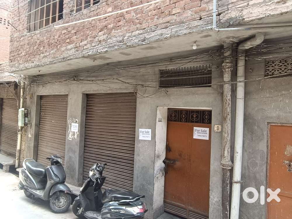 House with 2 shops