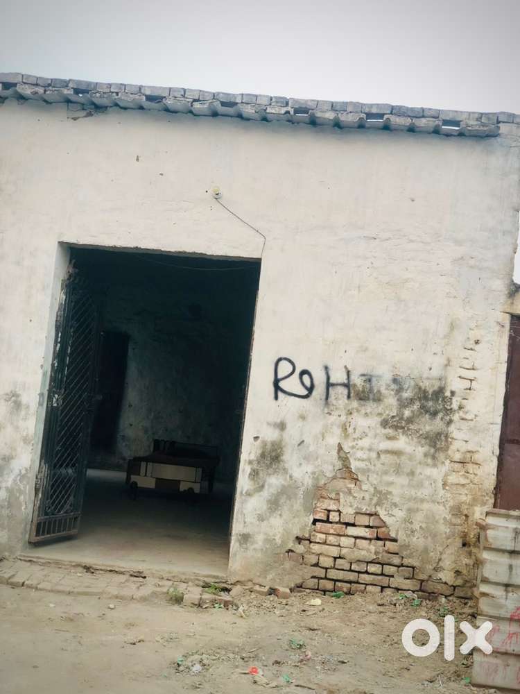 Godown sector 33main road near noor mahal chowk