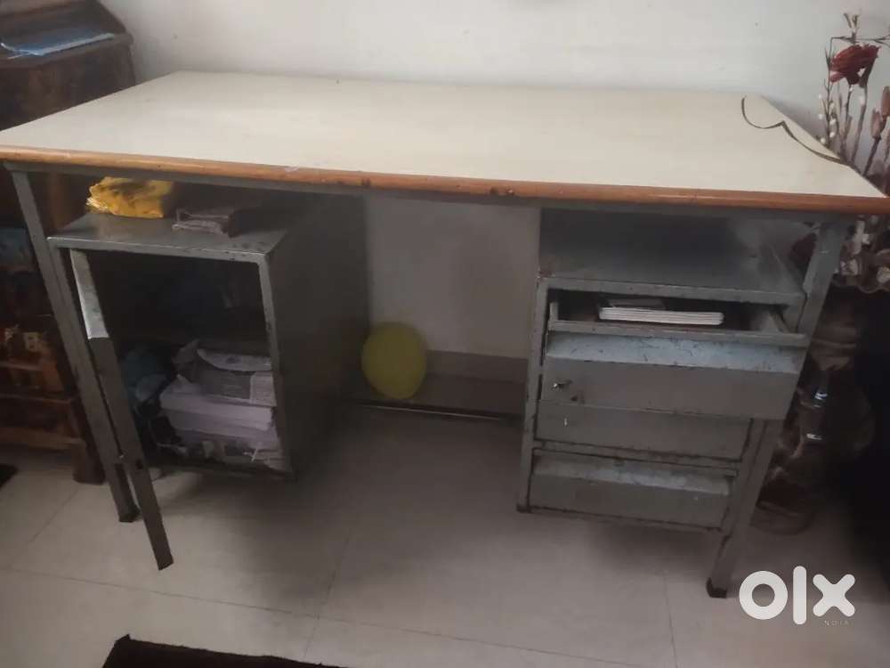 Office table
