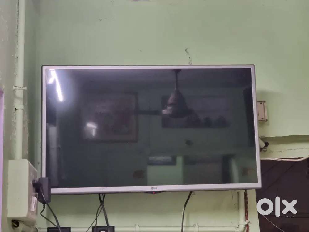 LG TV, clear picture, in good condition