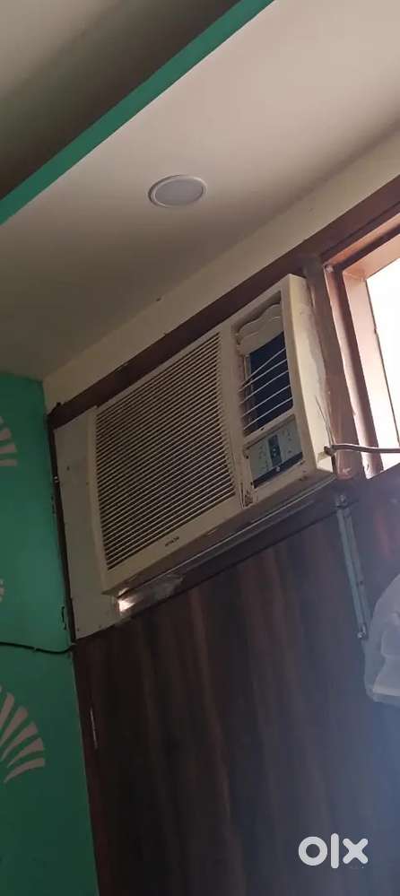 Hitachi window ac 1.5 ton good condition