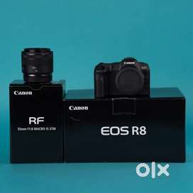 Canon EOS R8 Mirrorless Camera with Canon RF 35mm f/1.8 Lens Used