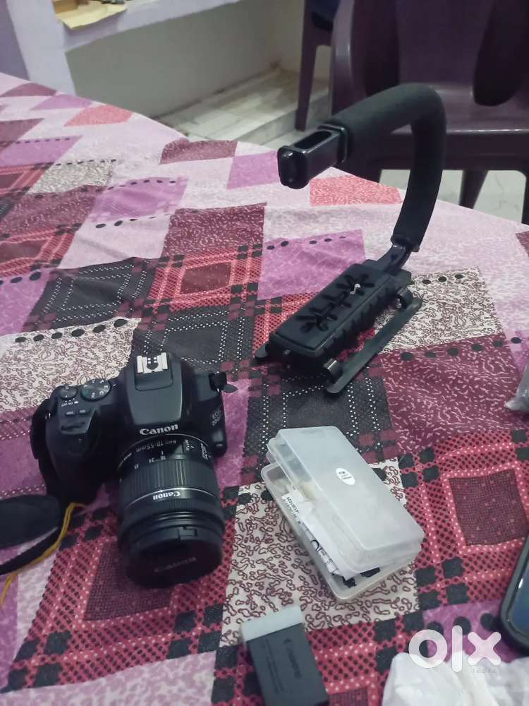 Camera 200d mark 2.  Kit doobel lance. 55 mm.   Or 250mm.   Urgent sal