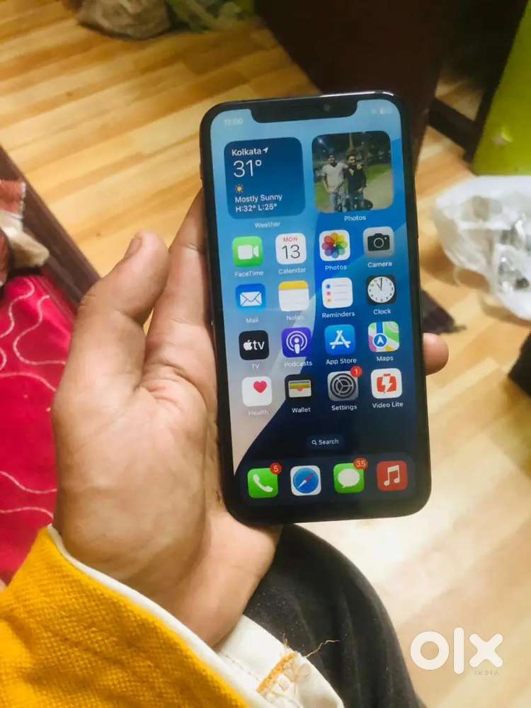 iPhone xs 256gb  excellent condition only after update face not work