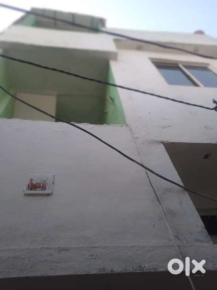 Makan bechna hai... serious buyer hi call kare