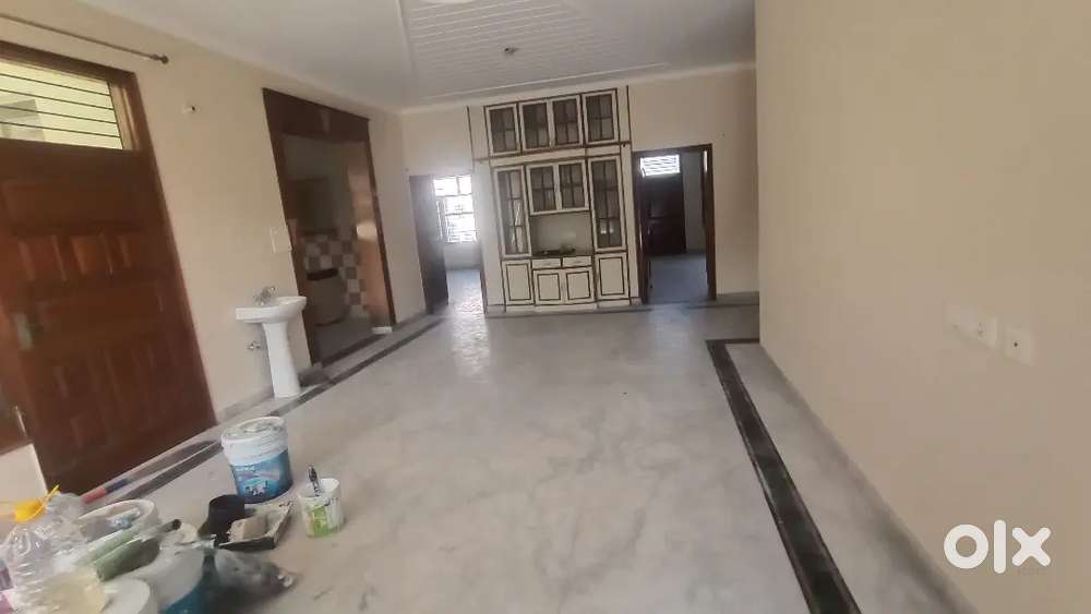 Owner free 16 marla 3bhk 1st floor