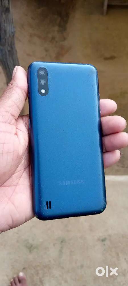 Screen damage hai kaam karta hai