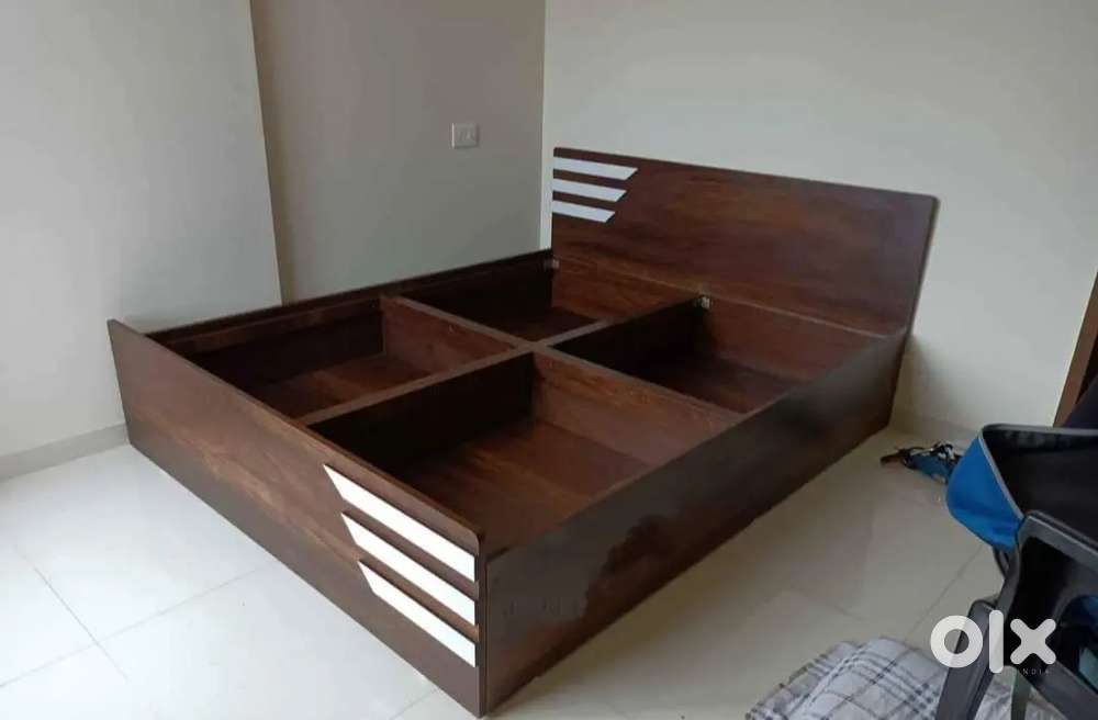 STOARGE BED QUEEN SIZE