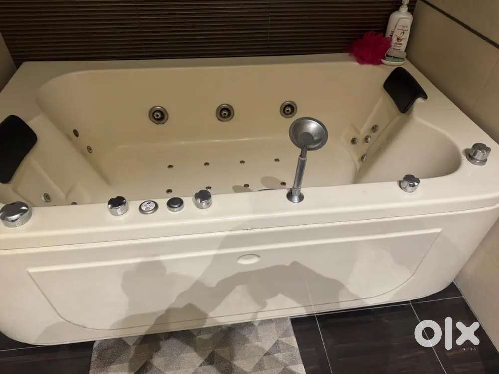 Jacuzzi bath tub