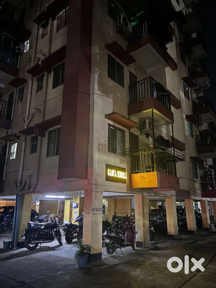 Selling a 3bhk flat in North Jalukbari for 40Lac( Price negotiable)