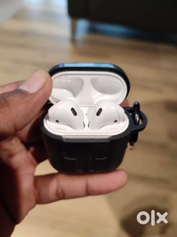Apple AirPods (2nd Generation)  Excellent Condition  Active Warranty