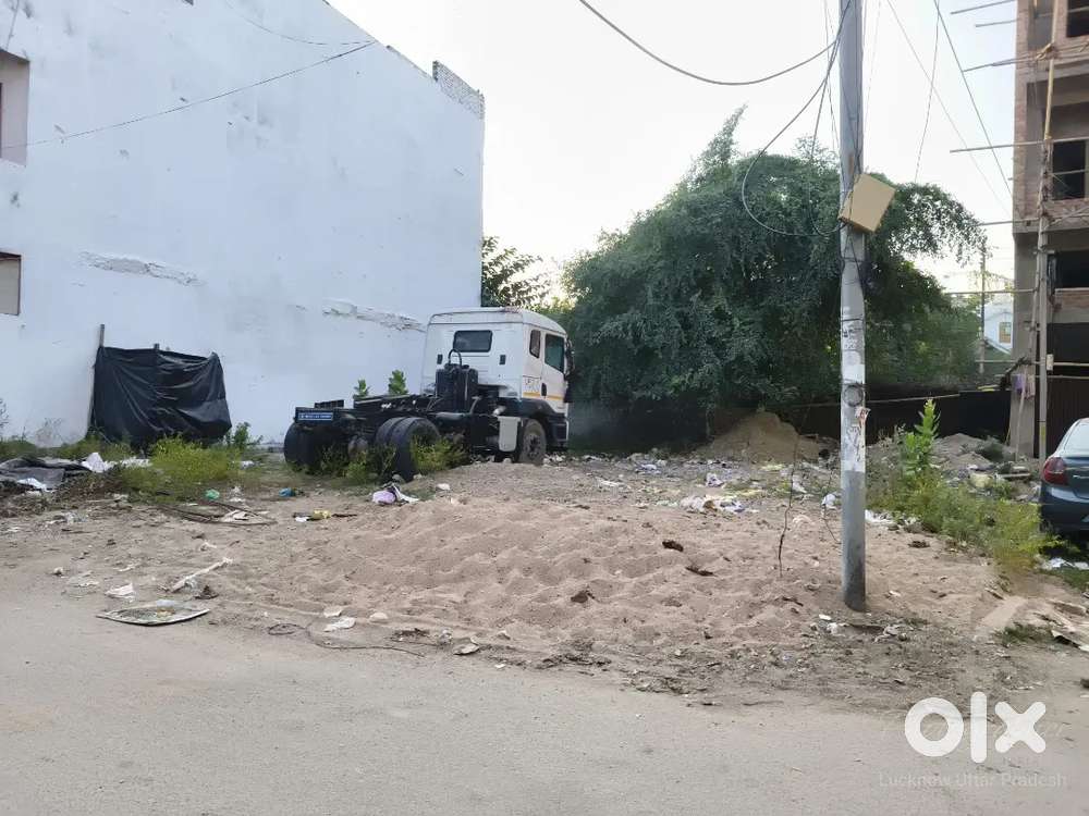 2800 sqft LDA Corner property for sale in vastu khand.